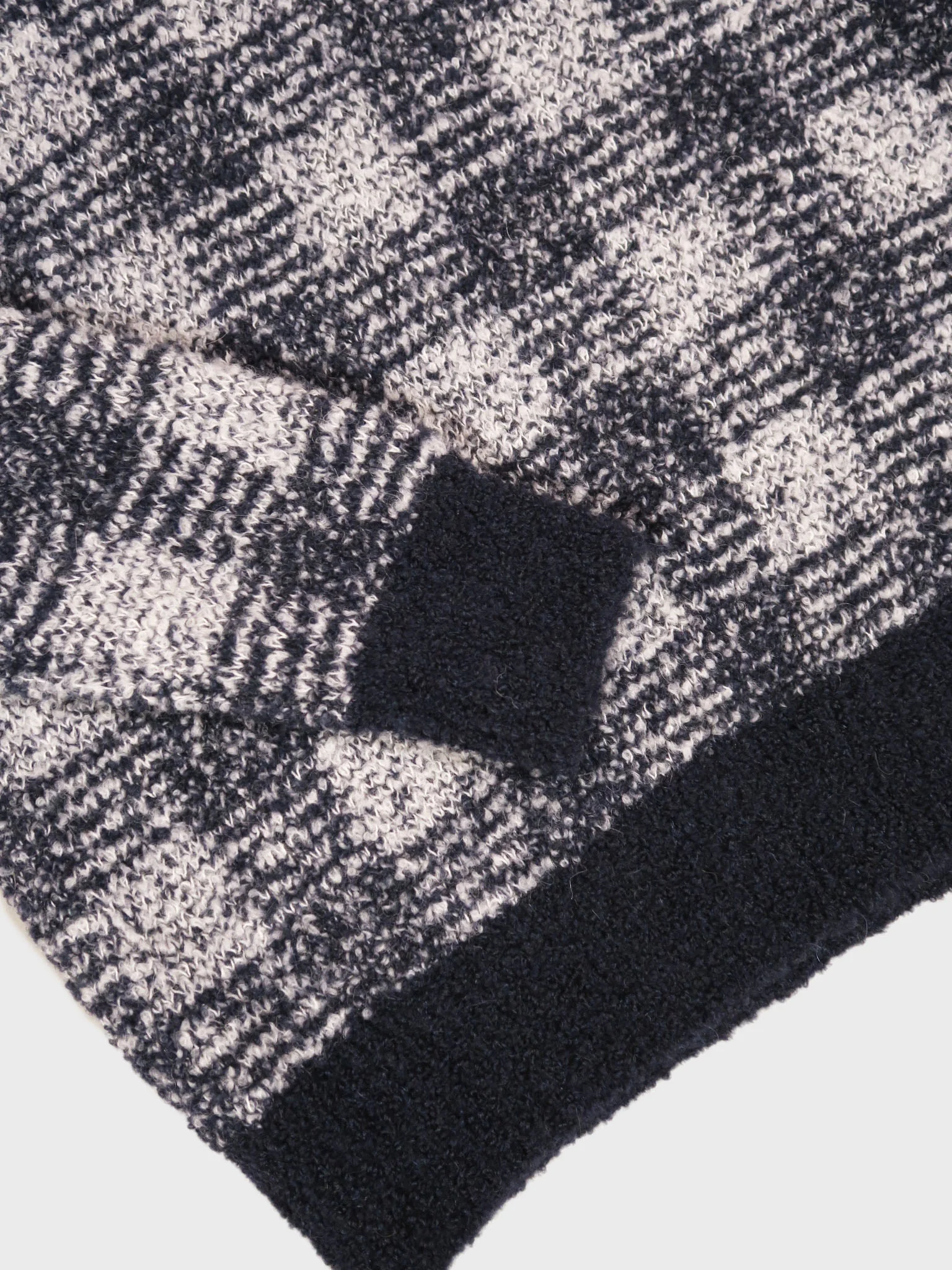 Original Vintage Style Frankie Crew Check Knit in Navy/White - Image 3